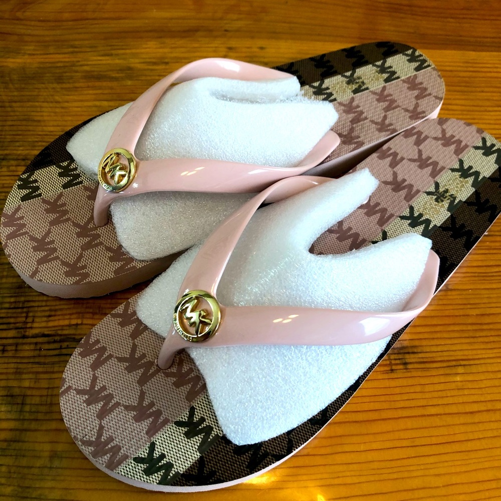 NWOB MK Flip Flops Size 8